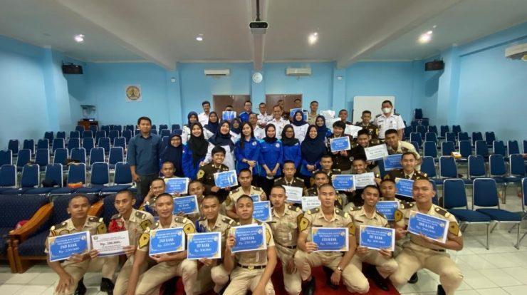 Akpelni Beri Penghargaan untuk Peraih Skor TOEIC Tertinggi