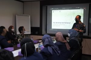 Pemaparan Materi Tonny Arbianto untuk Polban